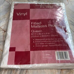 Bed Bath & Beyond Vinyl Fitted Mattress Protector - Queen, Red and White